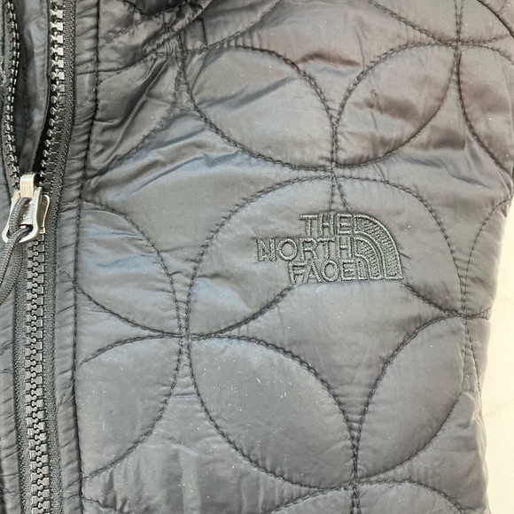 North Face Quilted Jacket - Picture 6 of 6
